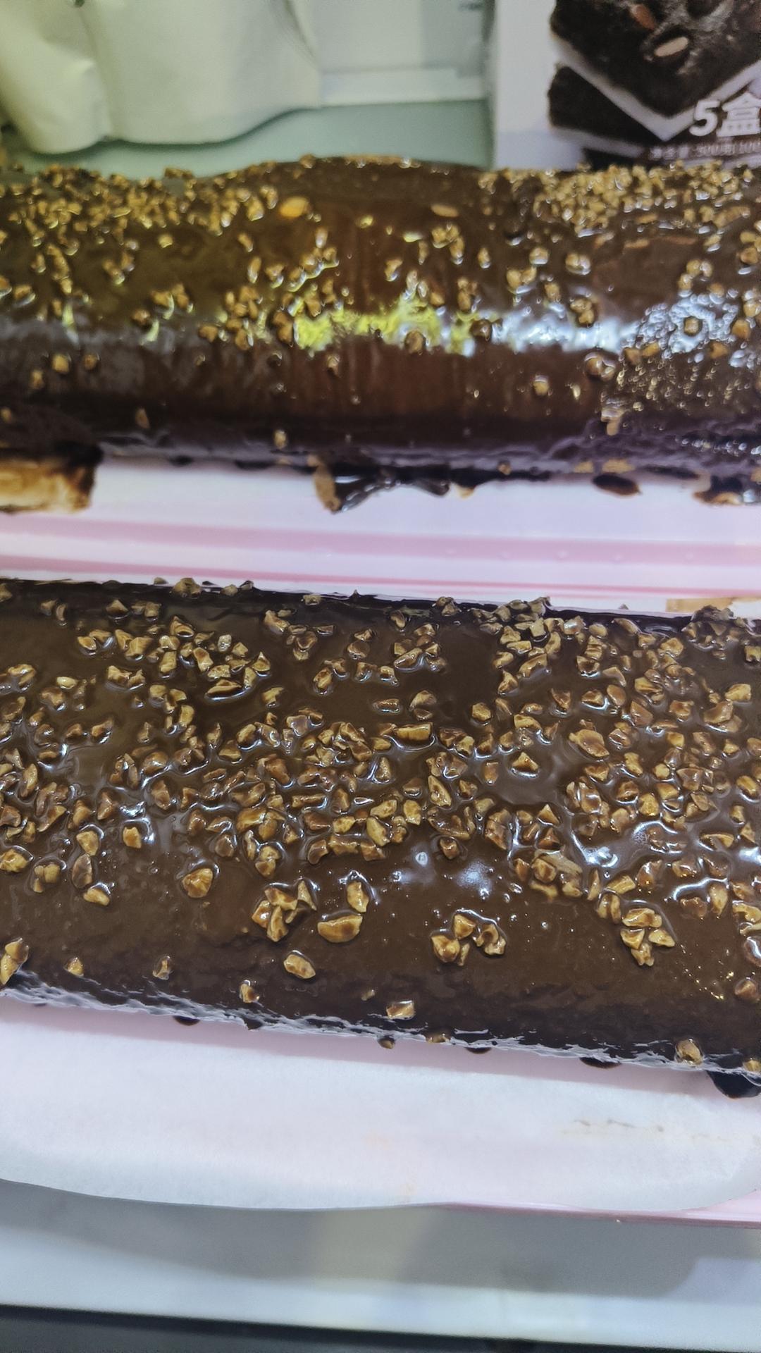 🍫梦龙蛋糕卷. 巧克力脆皮蛋糕卷 by pink-rabbit