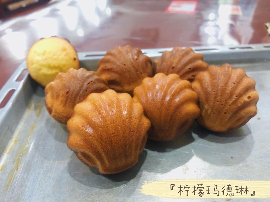 焦香酥软的柠檬玛德琳蛋糕