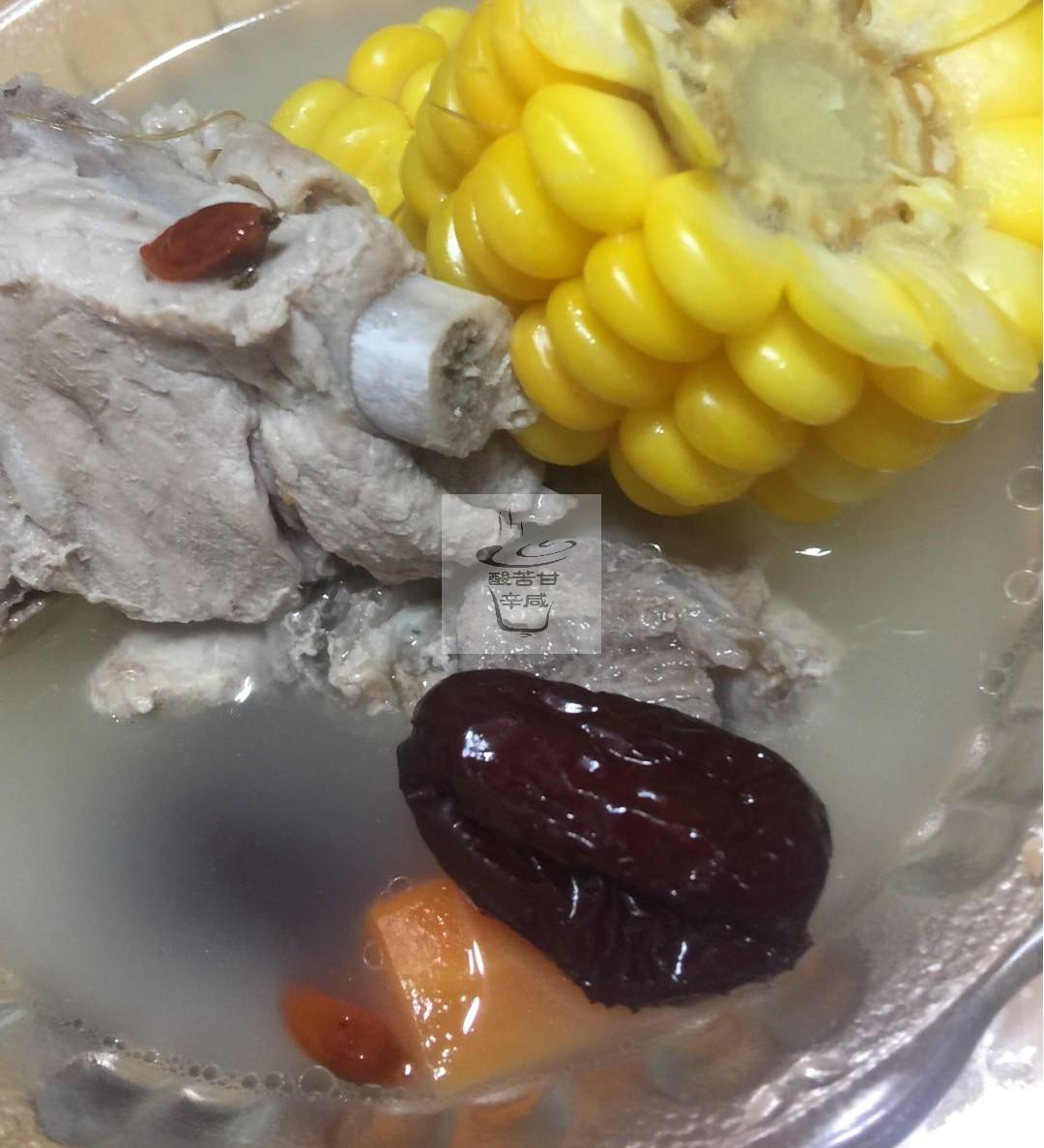 冬日暖胃玉米脊骨汤