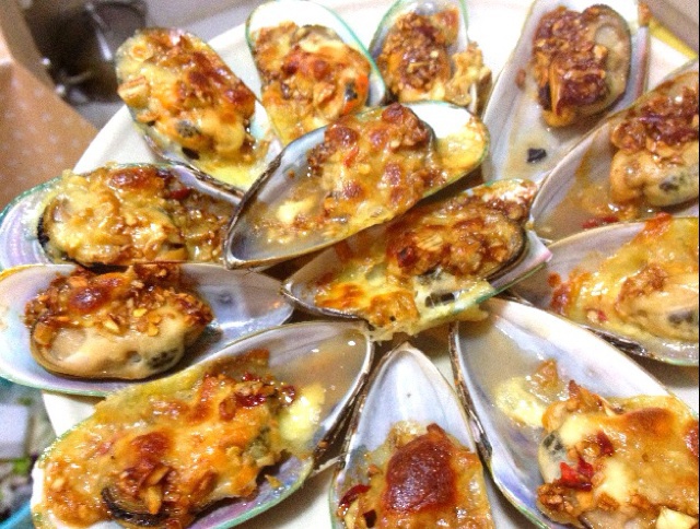 蒜茸芝士烤青口