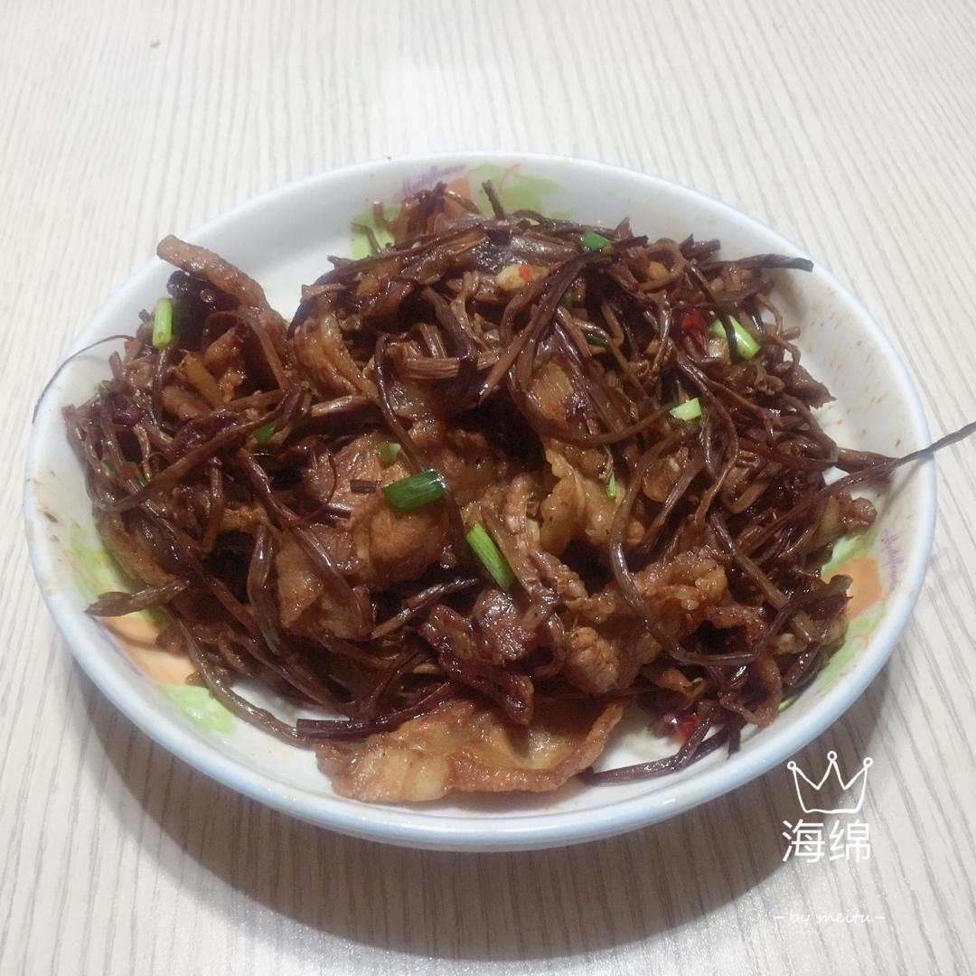 五花肉干锅茶树菇