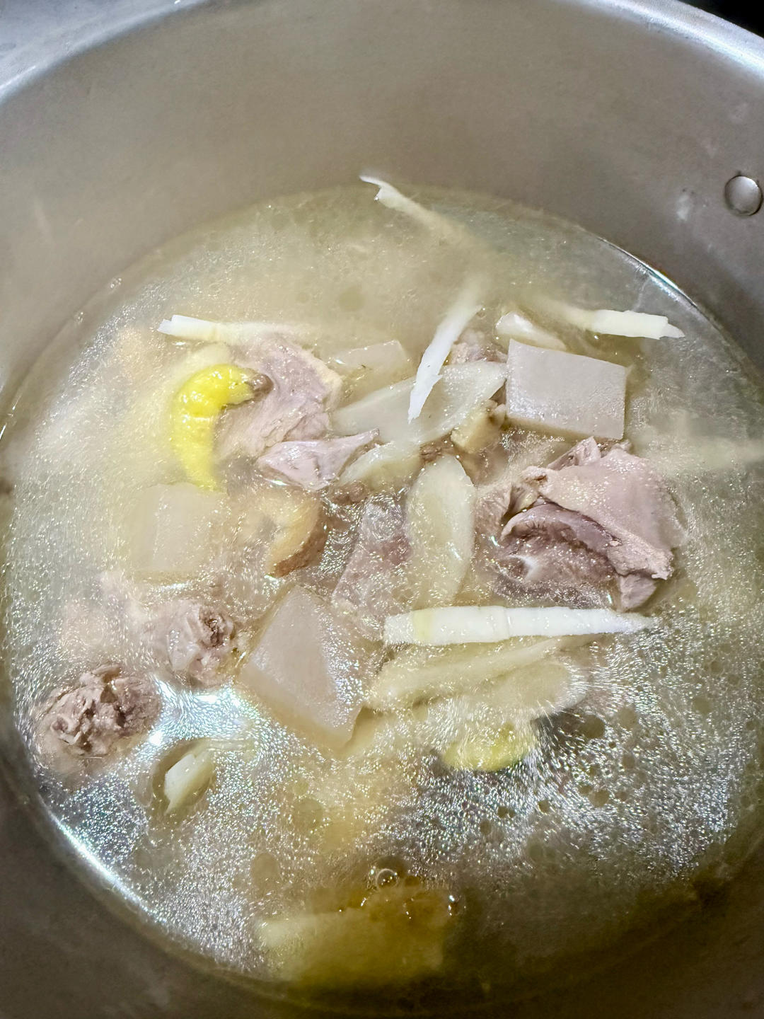 冬天的温暖：酸萝卜老鸭汤