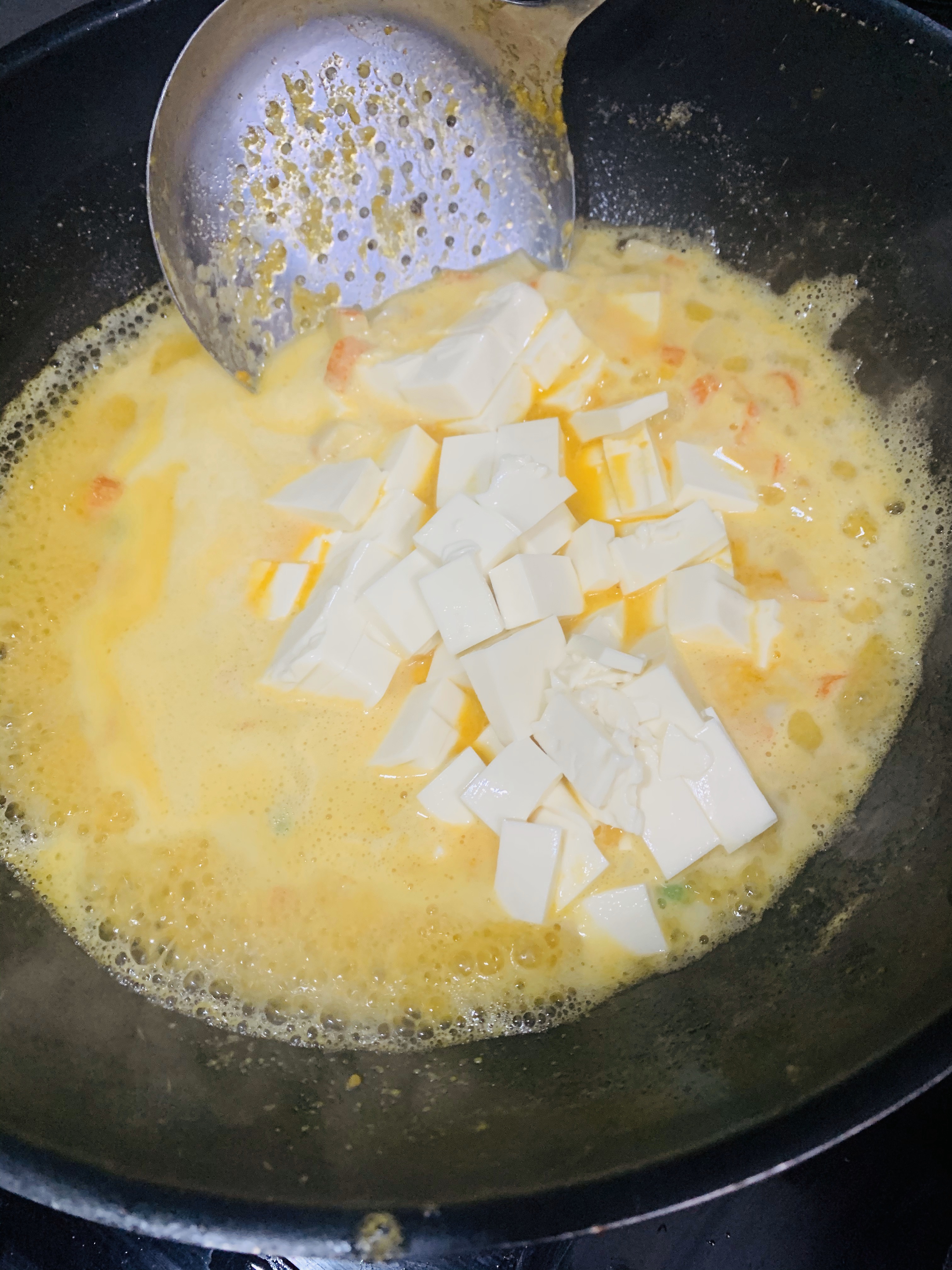 咸蛋黄版蟹黄豆腐的做法 步骤9