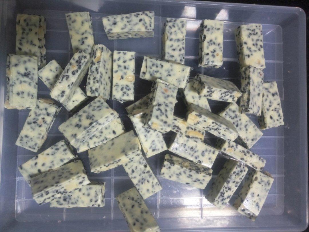 黑芝麻花生牛轧糖