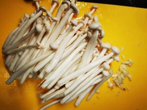 蚝油炒海鲜菇的做法 步骤1