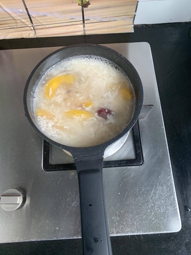 冰糖银耳红枣汤