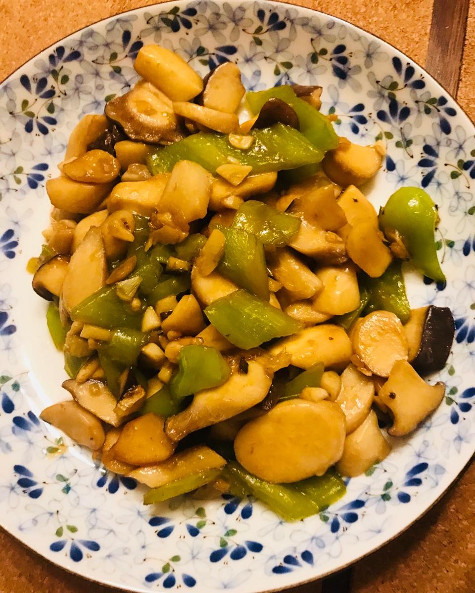 青椒素炒杏鲍菇