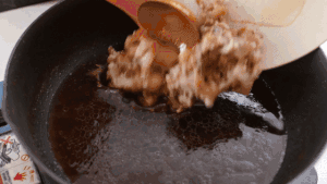 醇香猪蹄冻-萬字酱油的做法 步骤8