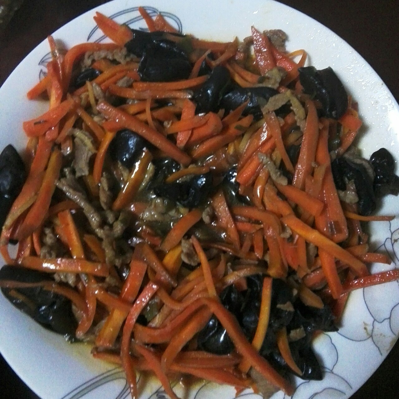 胡萝卜木耳炒肉