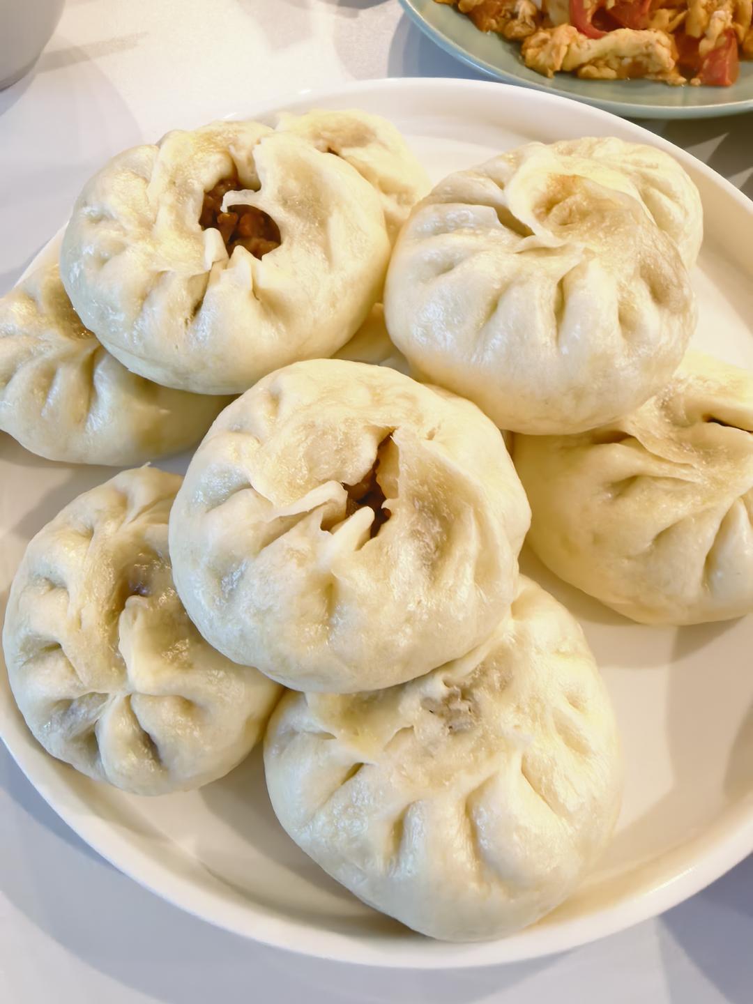 云朵般松软爆浆蜜汁叉烧包