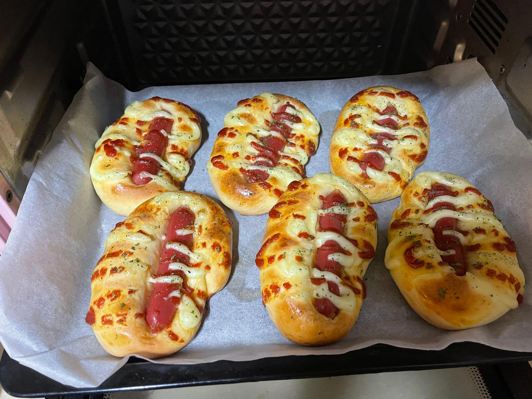 一个面团撑起一家店的台式面包—香肠面包