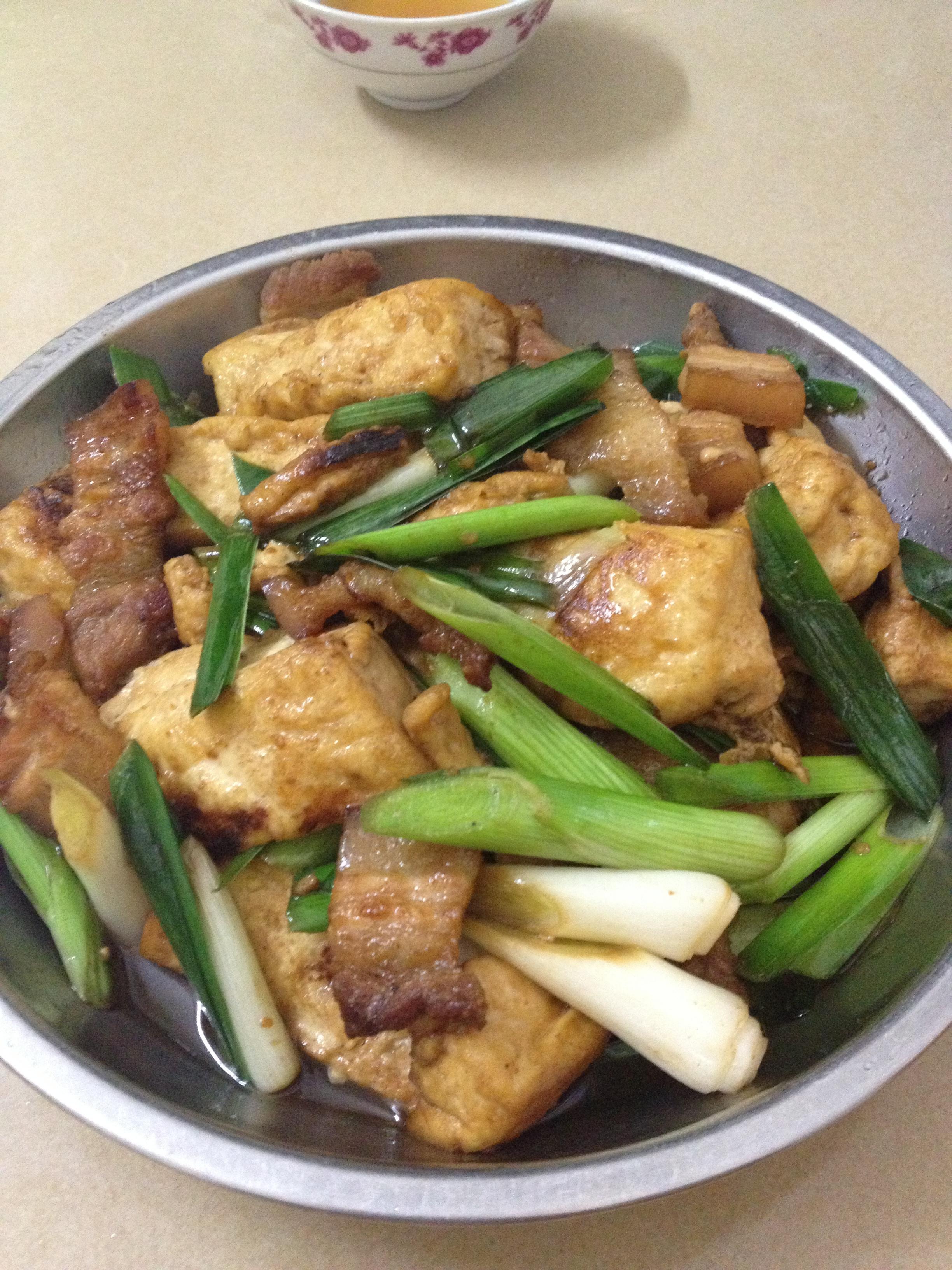 豆腐煎焖五花肉的做法