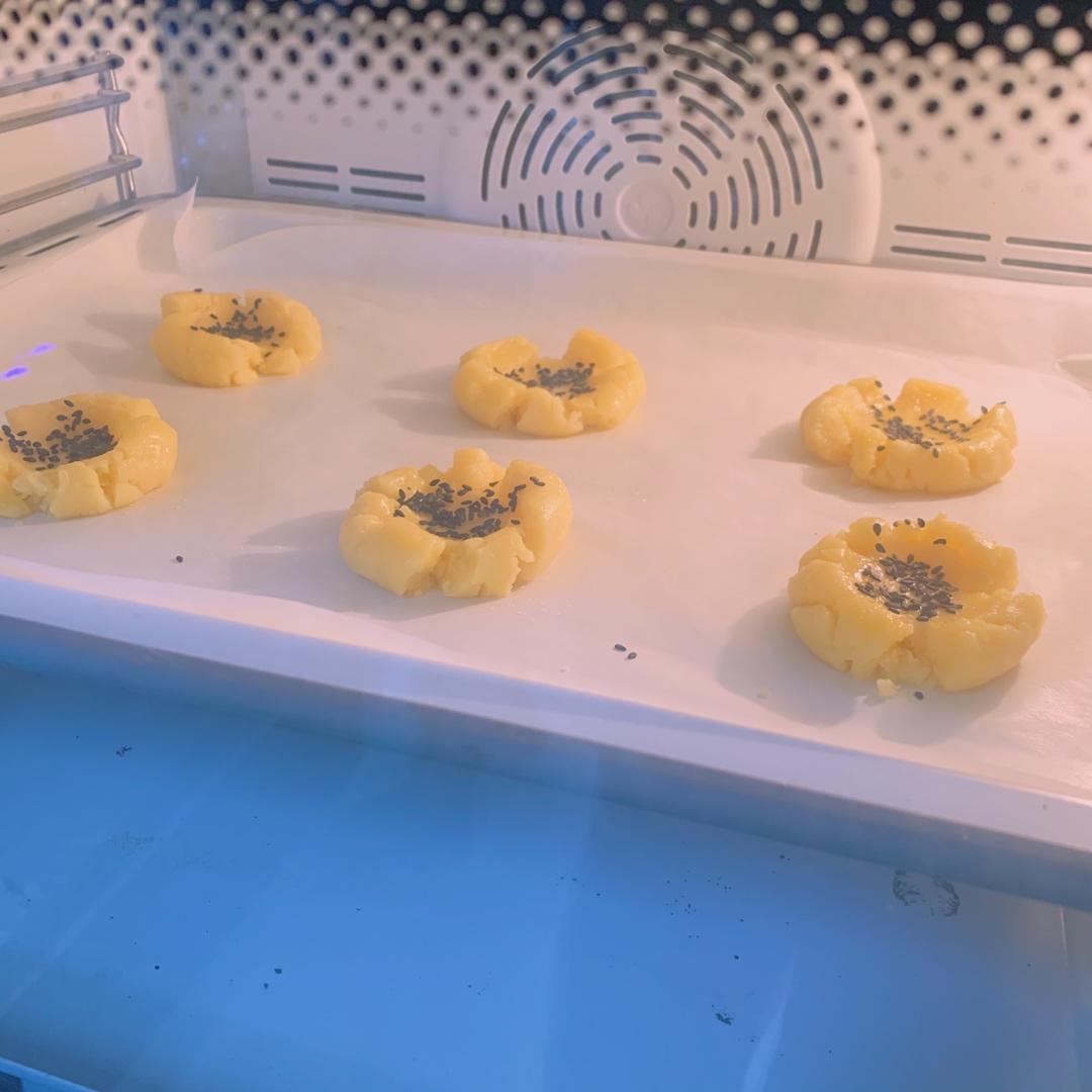 轻轻一按就碎掉的原味桃酥（不输猪油版）