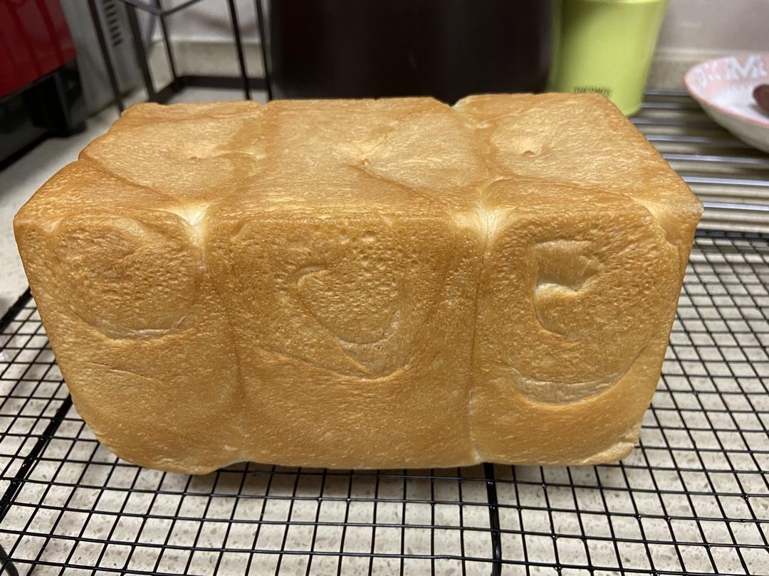 一次发酵的牛奶吐司，省事儿但依旧松软