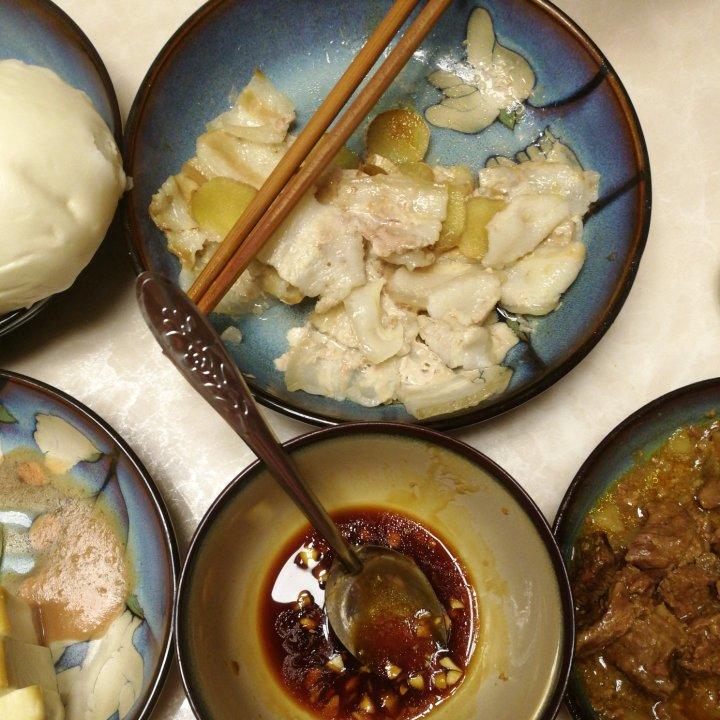 秘制蒜泥白肉（入口即化，不好吃你来打我）