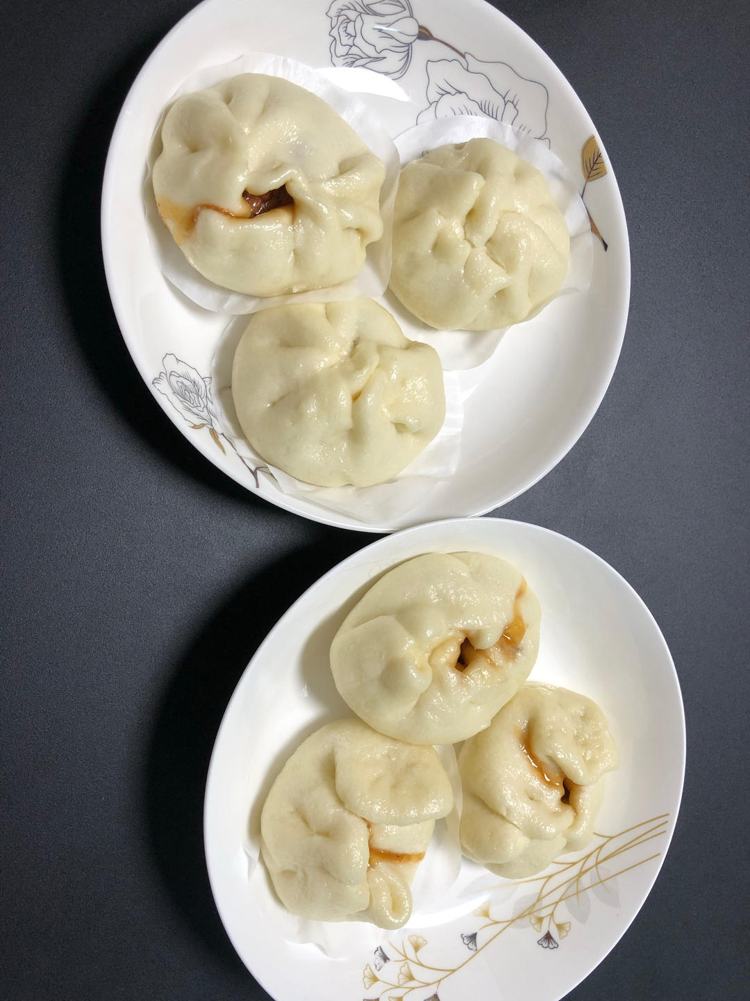 云朵般松软爆浆蜜汁叉烧包