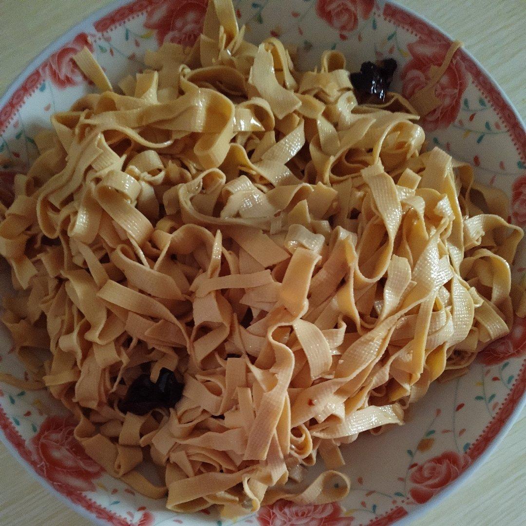 凉拌豆腐皮