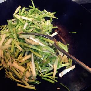 水芹菜炒肉丝的做法 步骤4