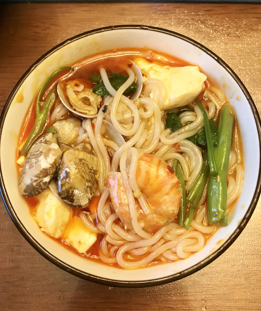 s殷做的会上瘾的蒜蓉花甲米线