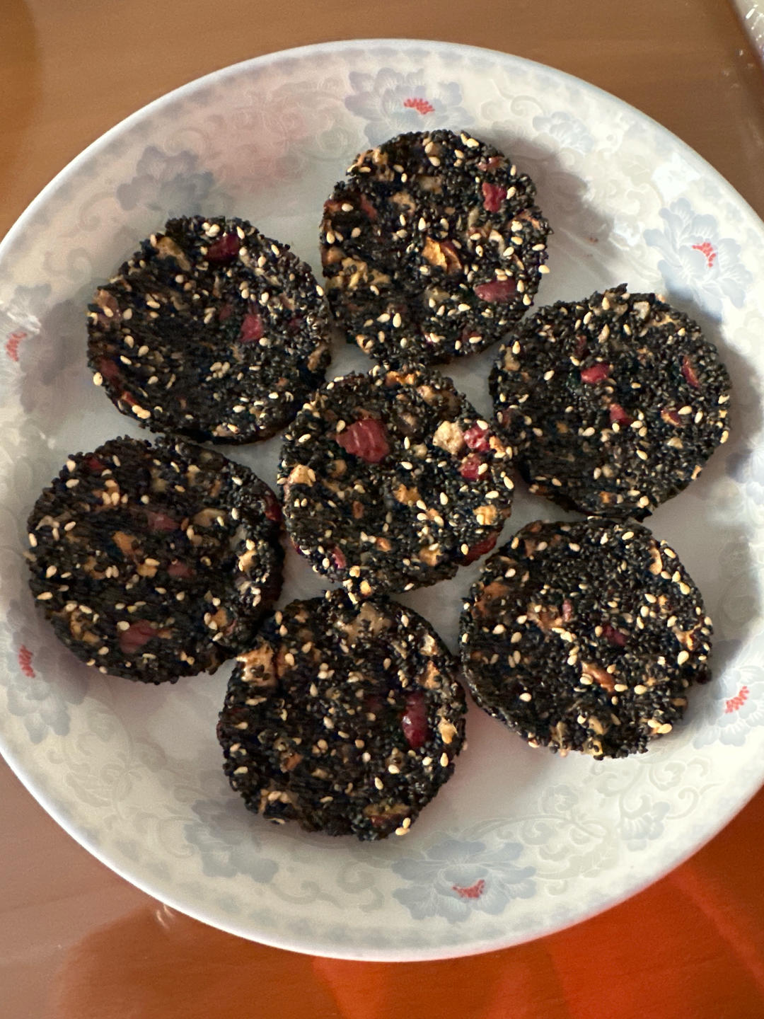 无糖无油健康小零食：红枣核桃芝麻薄脆