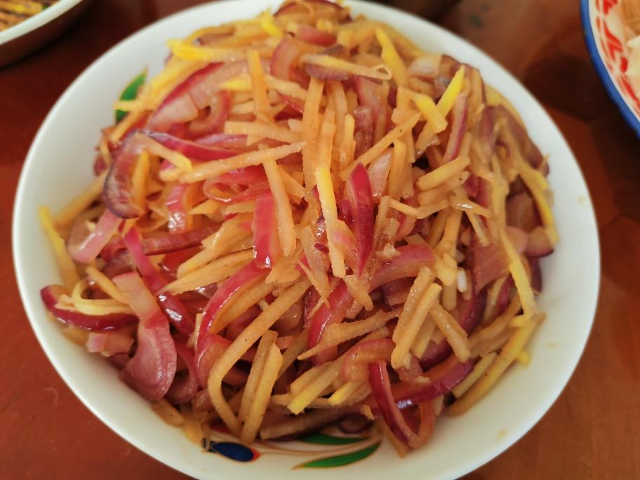 【姥姥家】土豆炒洋葱2020-11-12的做法