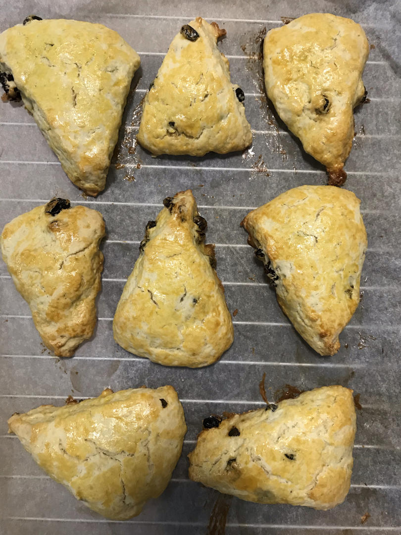 【视频】3分钟 奶油司康Scone(可能是世界上最快手的司康) 消耗淡奶油～