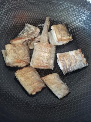 不粘锅红烧带鱼段的做法 步骤2