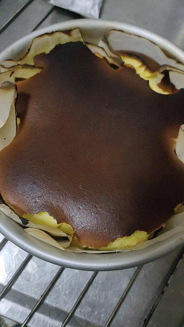 快手的网红basque cheesecake巴斯克焦芝士蛋糕
