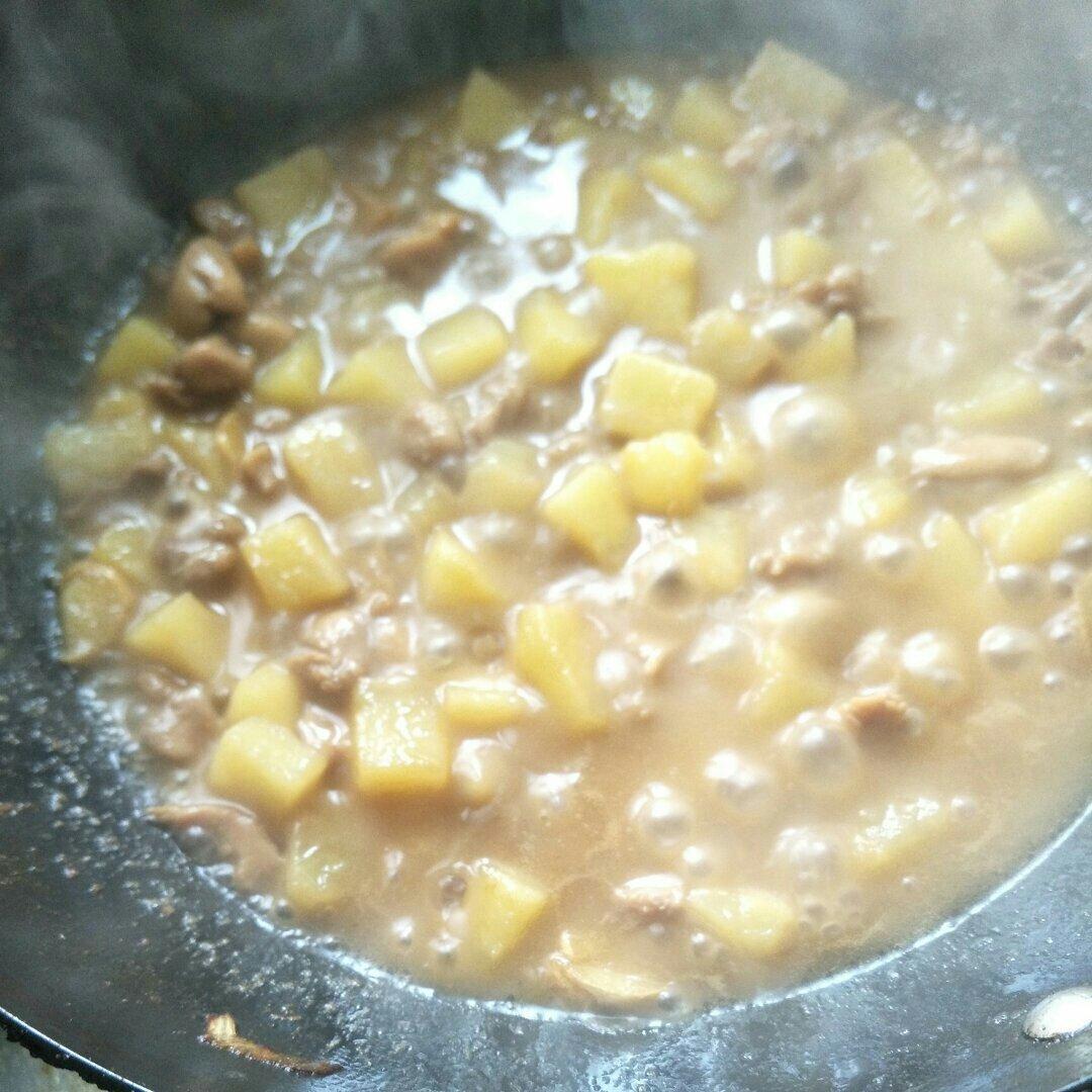 土豆炖鸡块