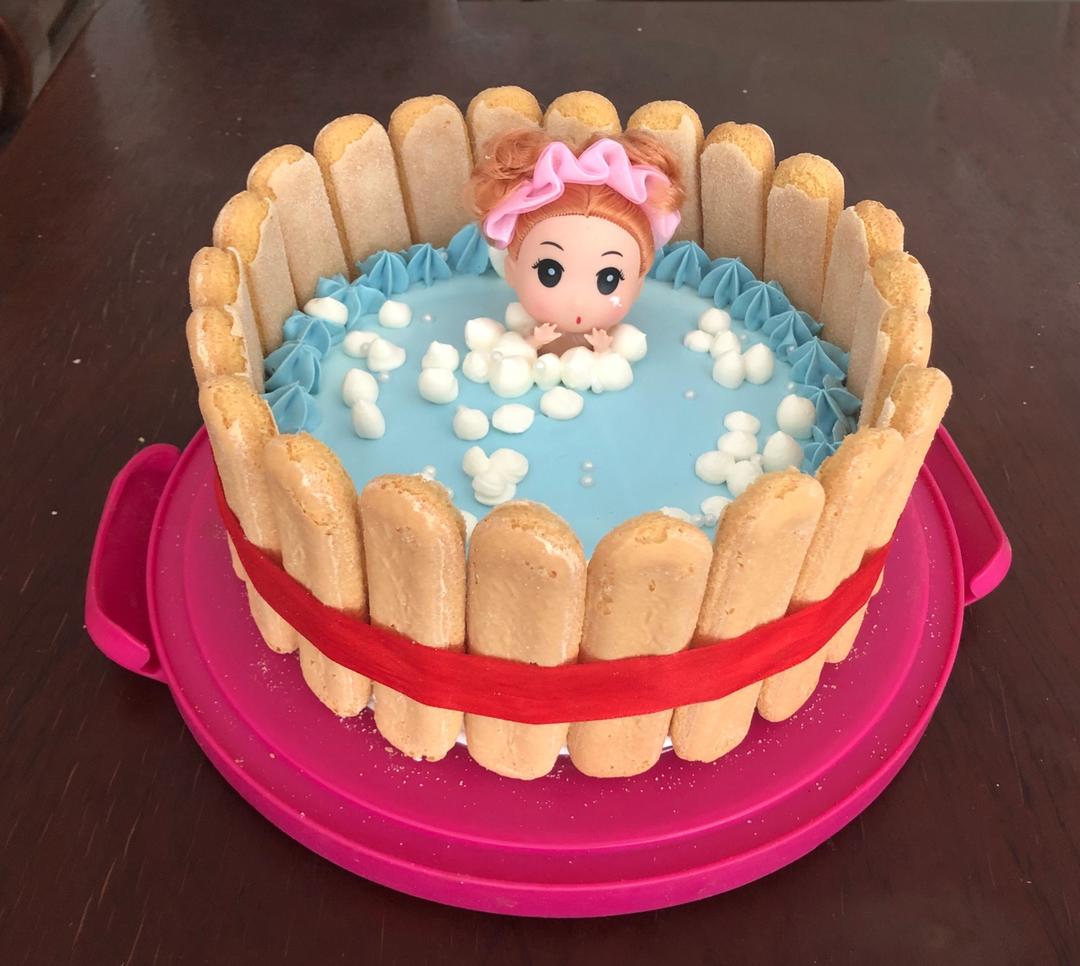 铭记于心cc做的泡澡娃娃生日蛋糕(8寸)