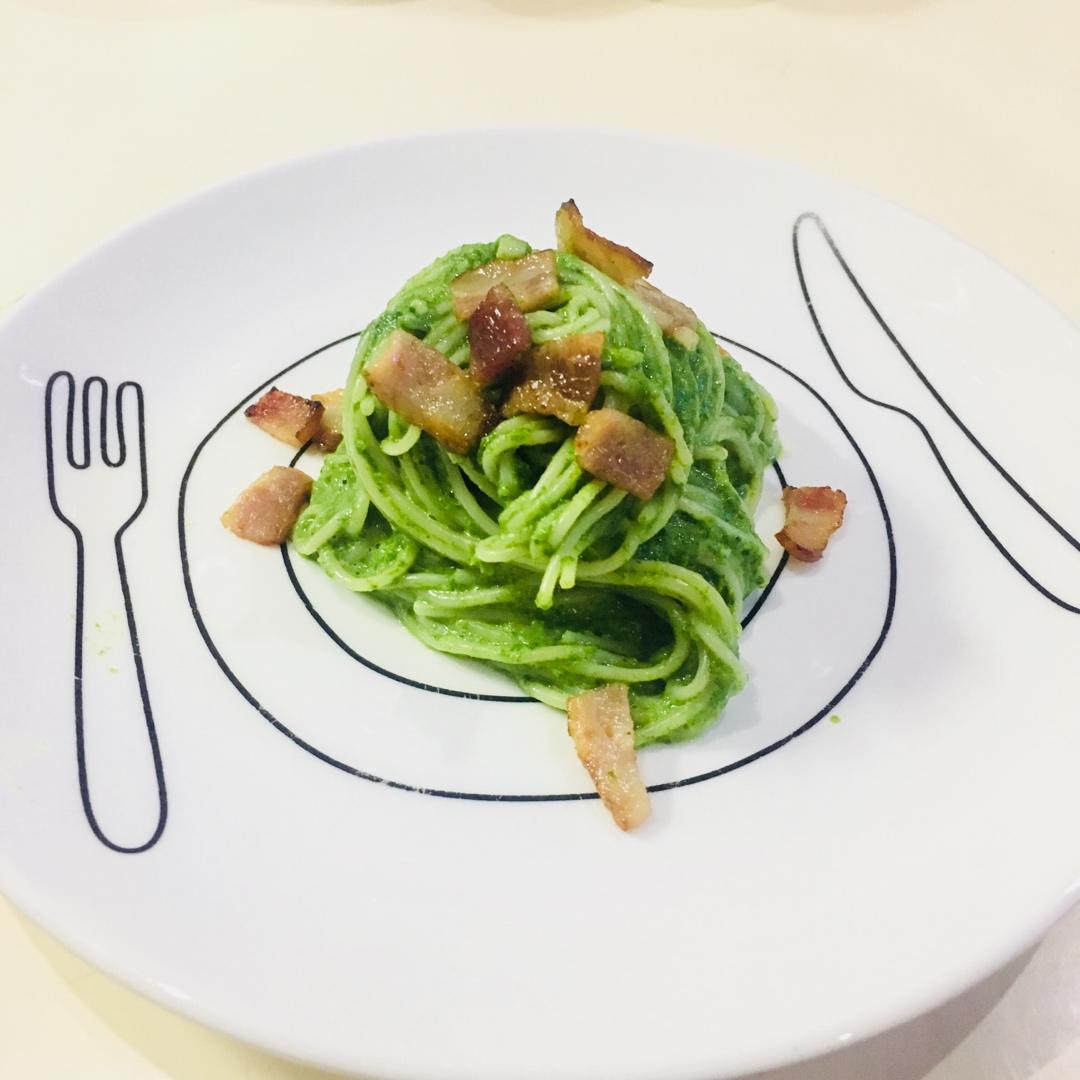 奶油菠菜青酱意大利面
