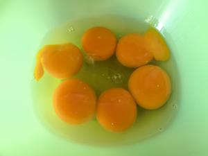 白玉菇炒鸡蛋的做法 步骤3