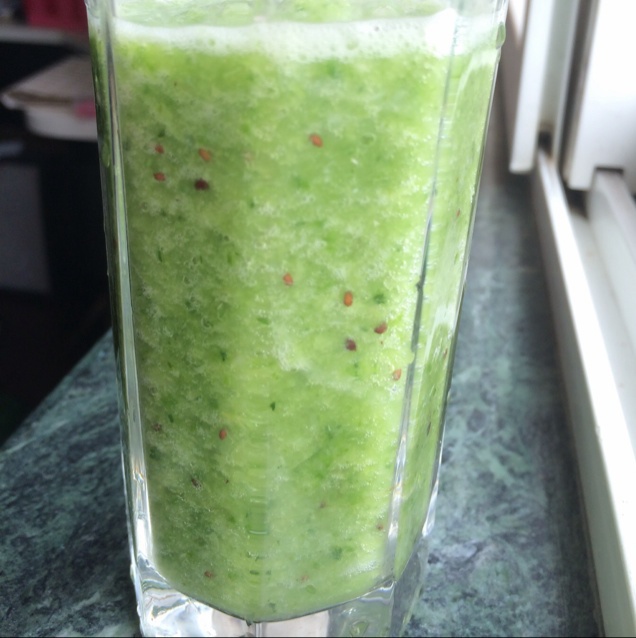 自制hey juice排毒果蔬汁。