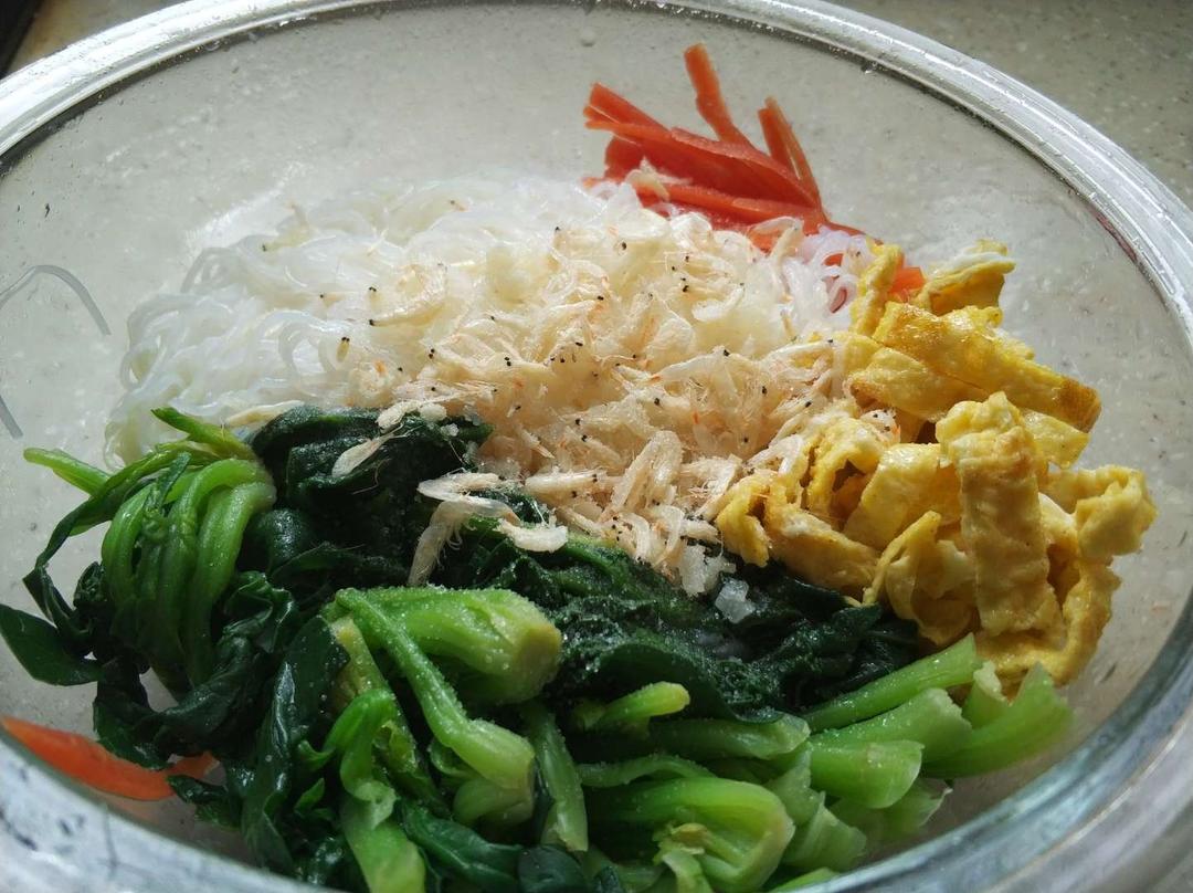 凉拌菠菜胡萝卜鸡蛋粉丝
