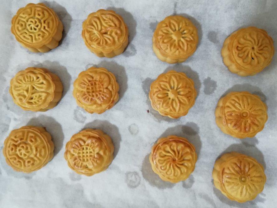 广式月饼—蛋黄莲蓉月饼