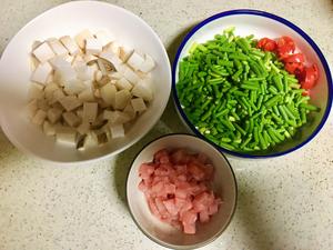 下饭菜～蒜苗杏鲍菇炒里脊肉粒的做法 步骤1
