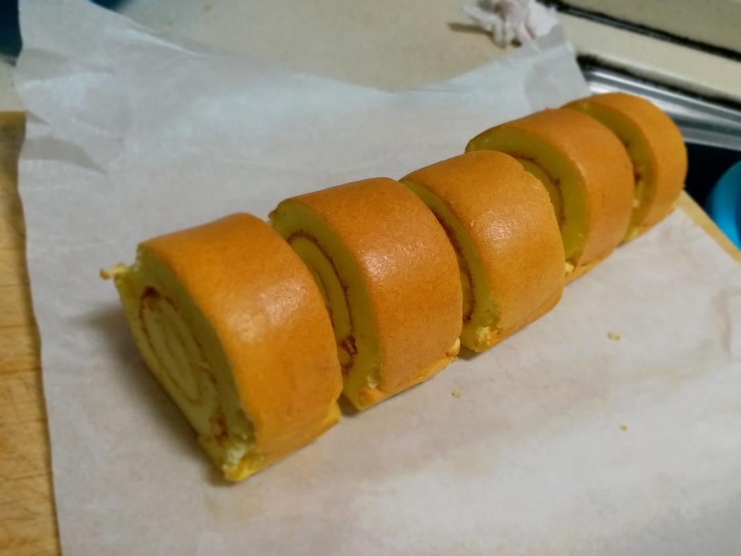 超详细的瑞士卷奶油蛋糕卷原味蛋糕卷的制作方法 饱满不掉皮不开裂（附模具换算方法）
