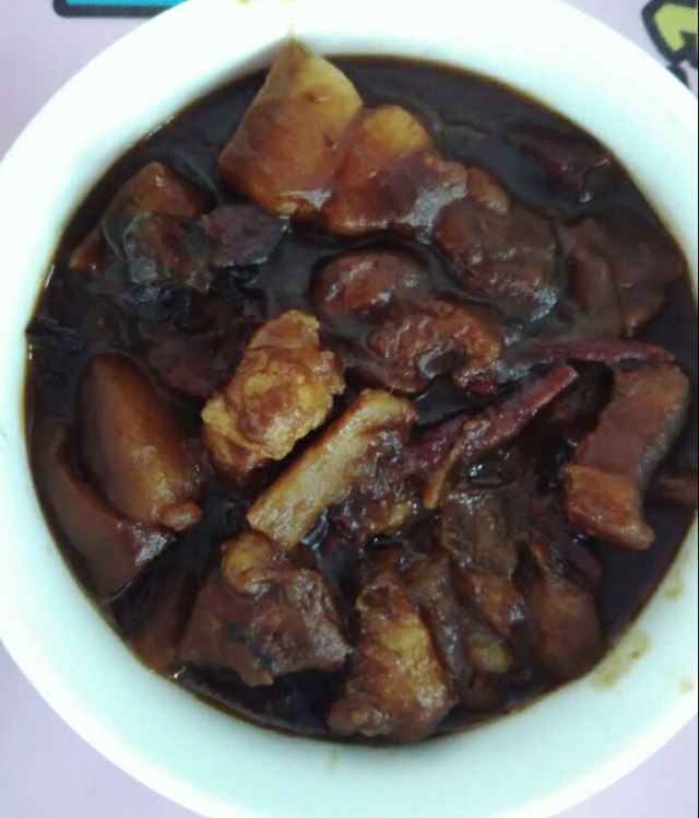 吃着碗里望着锅里的红烧肉