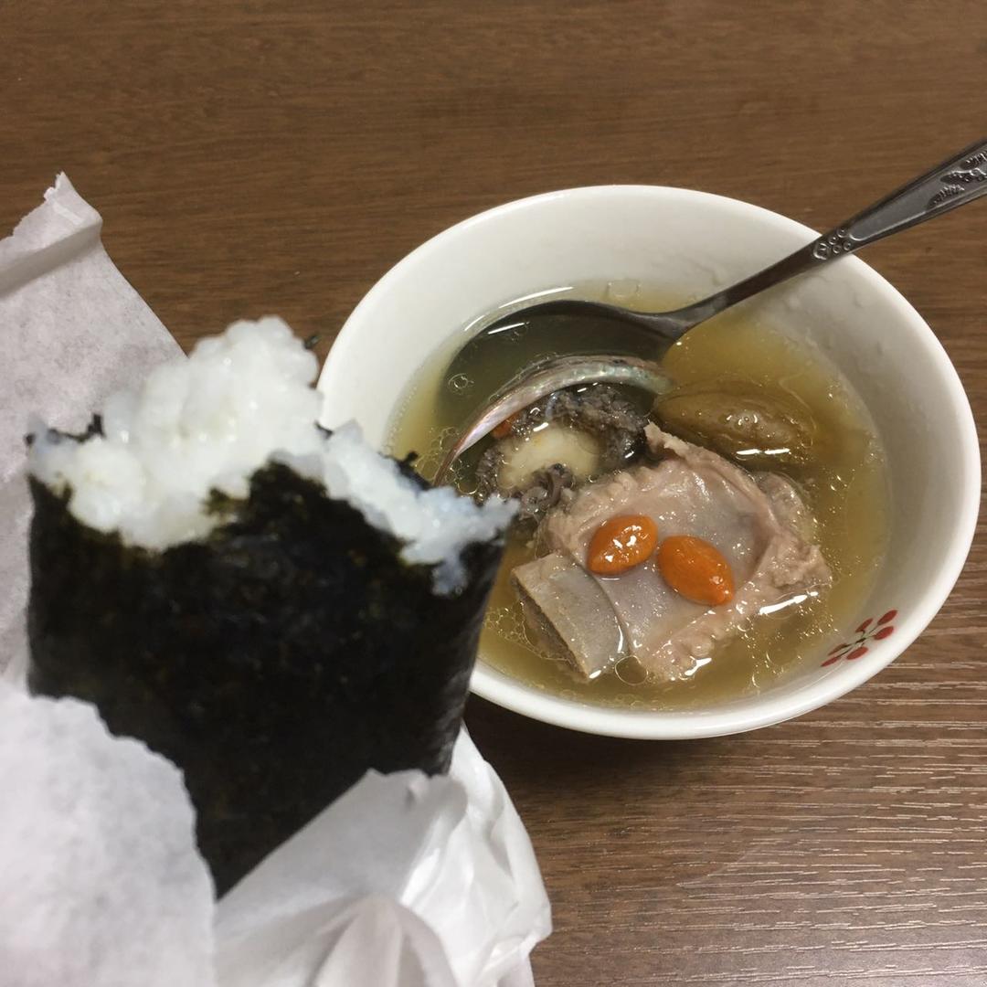 青橄榄排骨鲍鱼汤