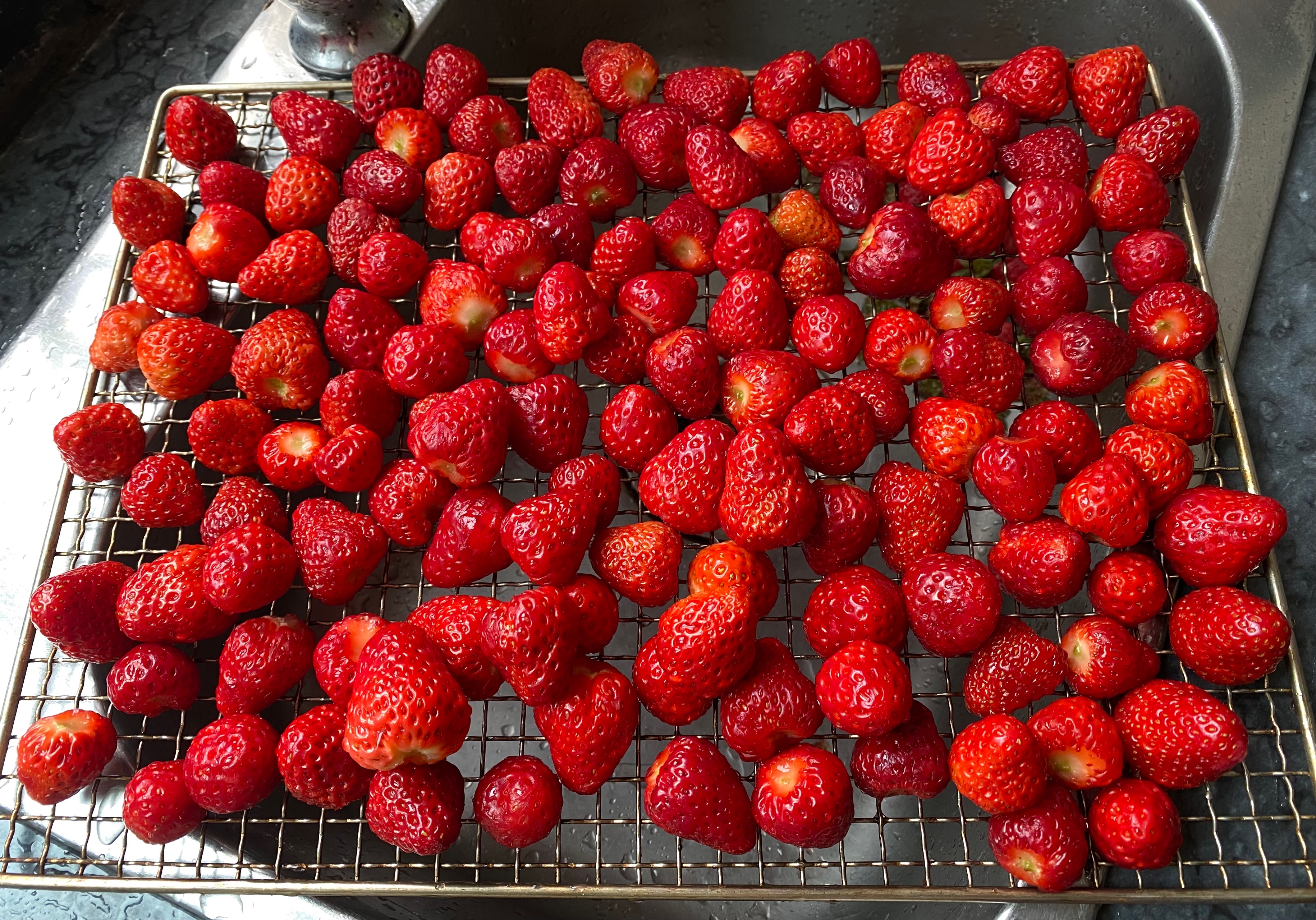 红颜草莓果酱的做法 步骤2