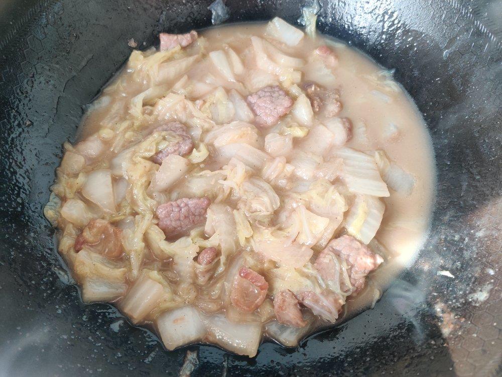 很香的白菜炖五花肉
