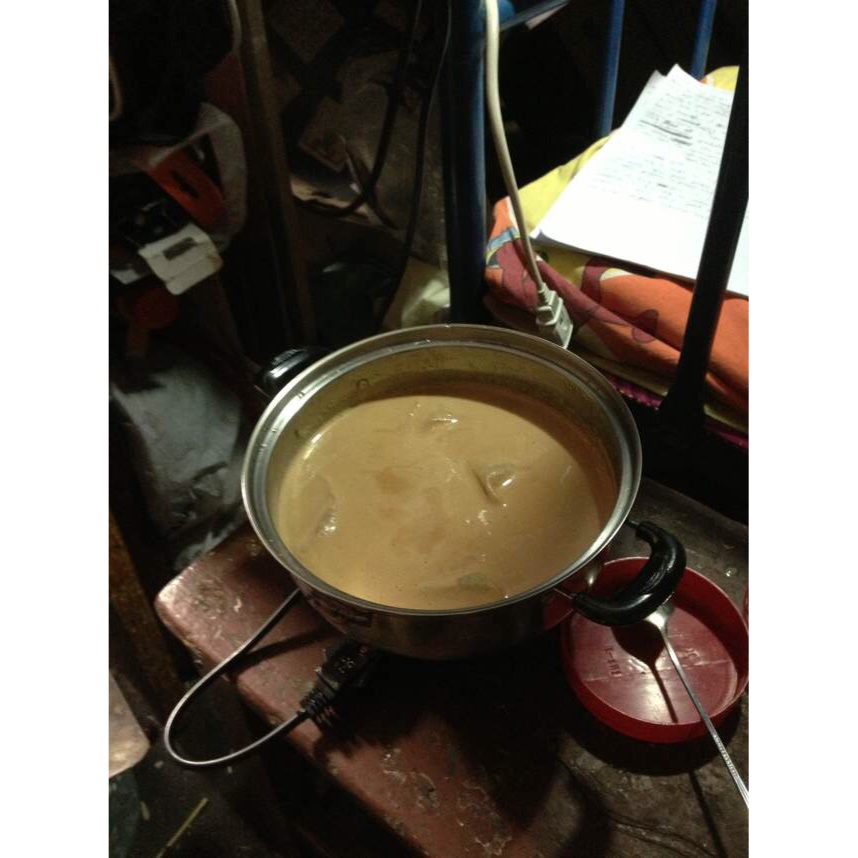 浓浓的锅煮奶茶