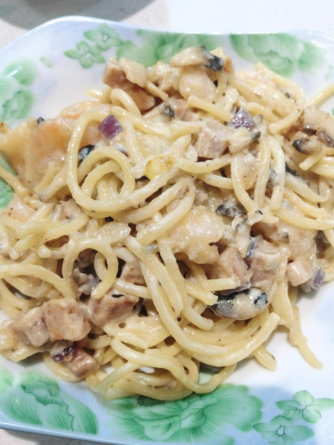 奶油蒜香鲜虾意面｜Creamy Garlic Prawn Spaghetti