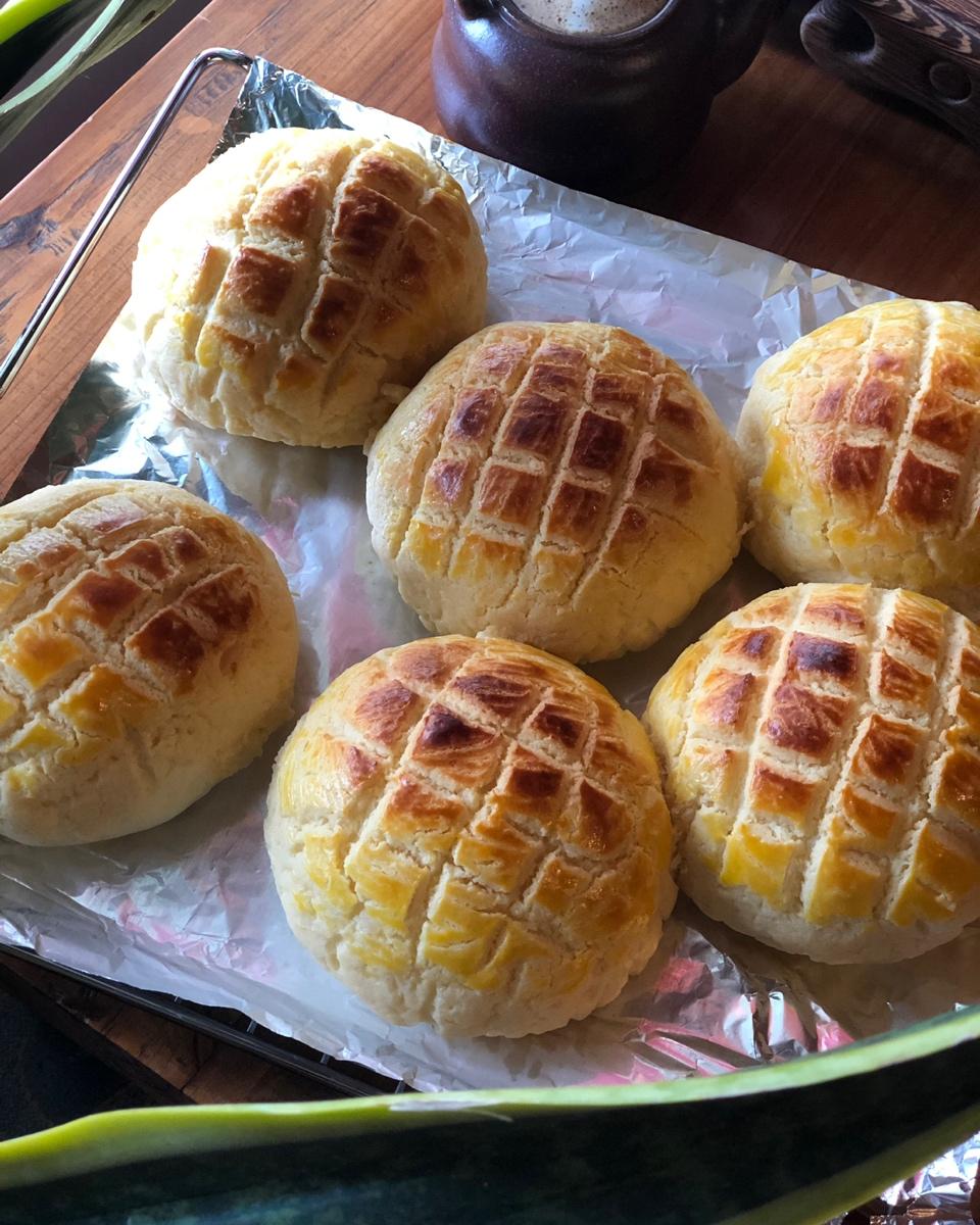 好吃到炸裂的港式菠萝包（附带制作酥皮的小视频）
