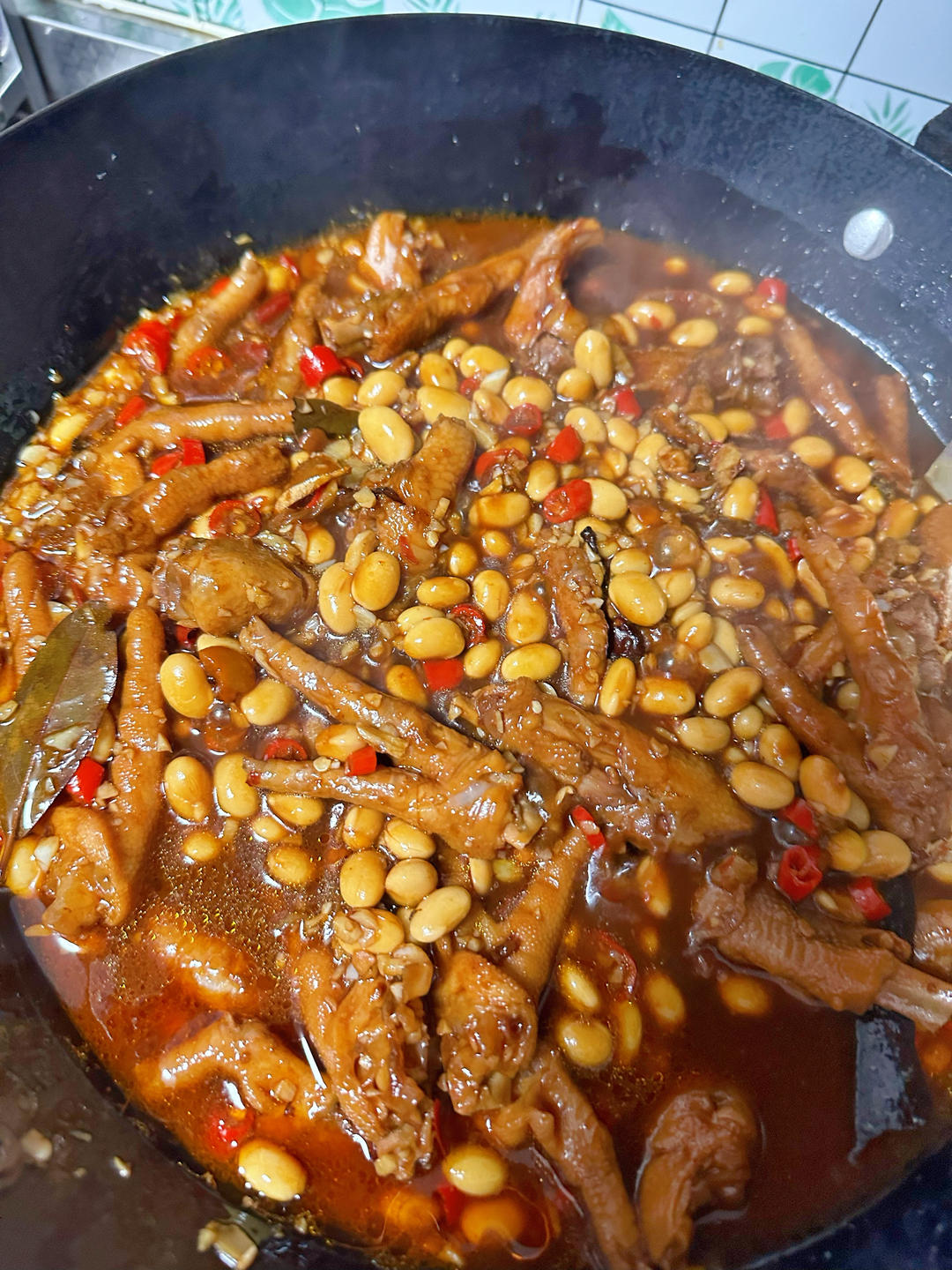 养颜又美味的黄豆焖鸡爪（红烧鸡爪）
