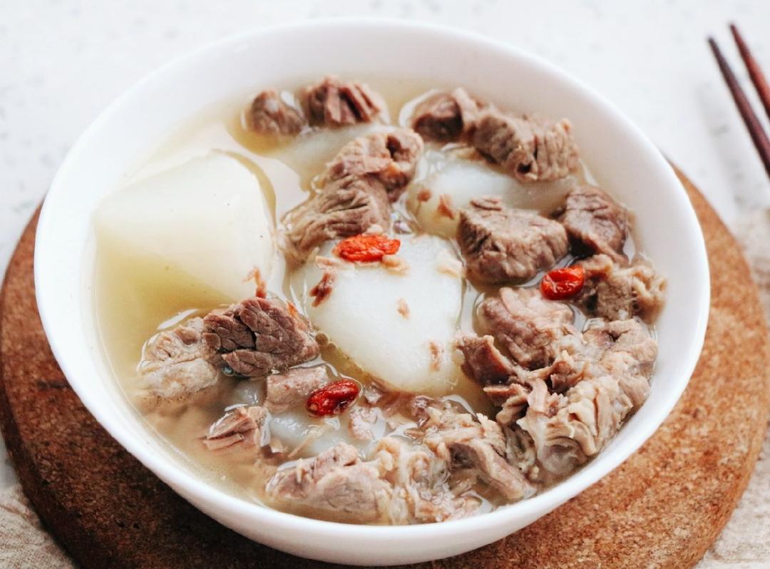 铁锅萝卜炖羊肉