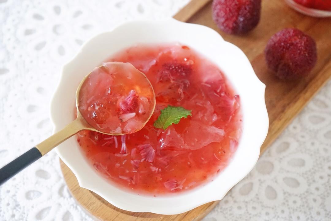 桃胶银耳红枣汤