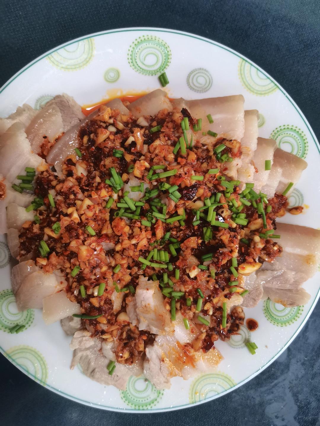 有时候，真的忍不住，搞一盘蒜泥白肉