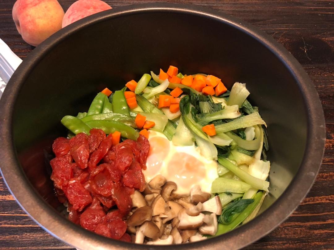 广式腊味煲仔饭
