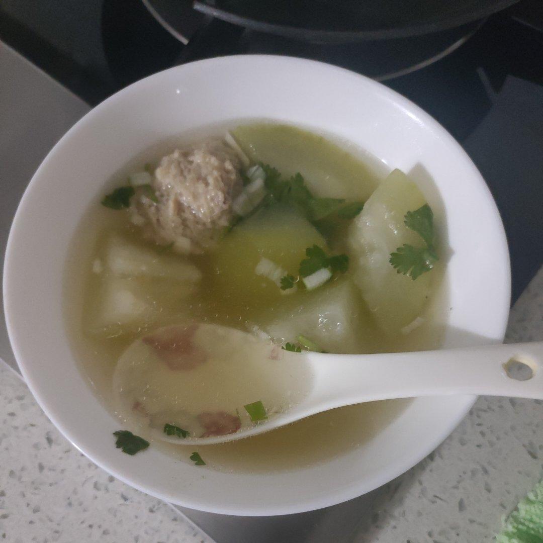 巨鲜美的冬瓜丸子汤